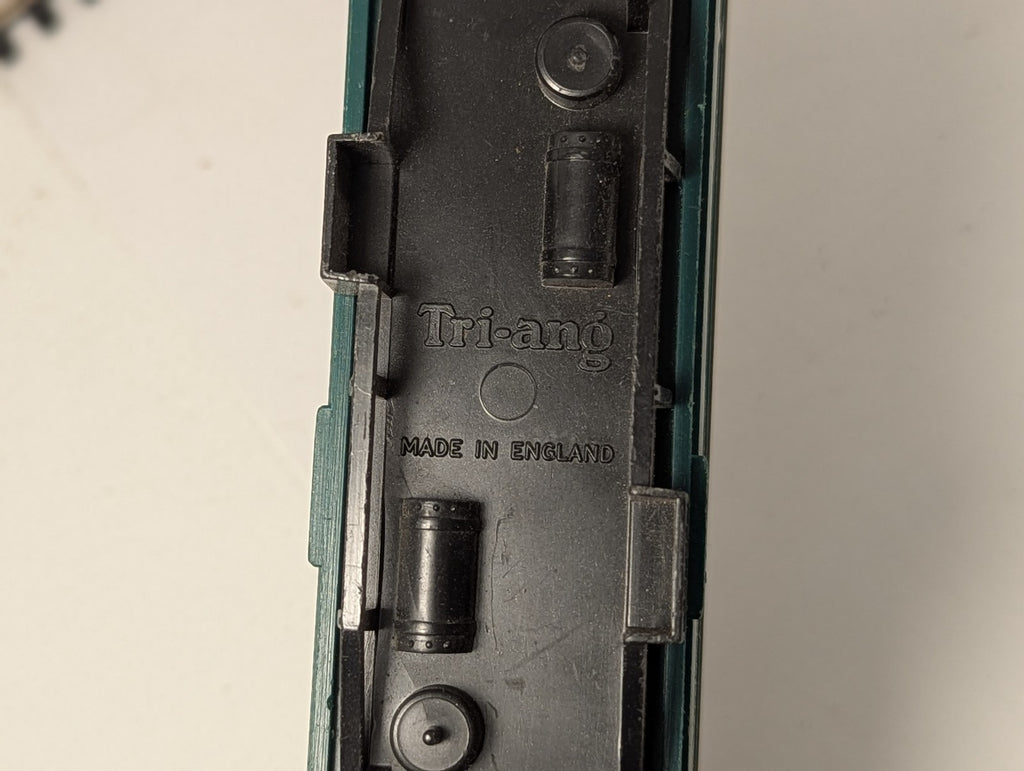 Tri-ang OO Gauge Suburban Composite Coach Passenger Coach S1507S
