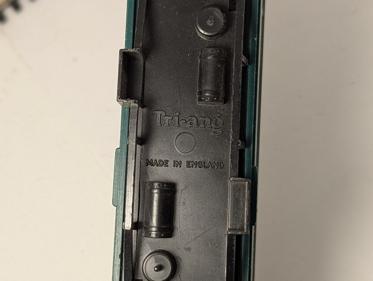 Tri-ang OO Gauge Suburban Composite Coach Passenger Coach S1507S