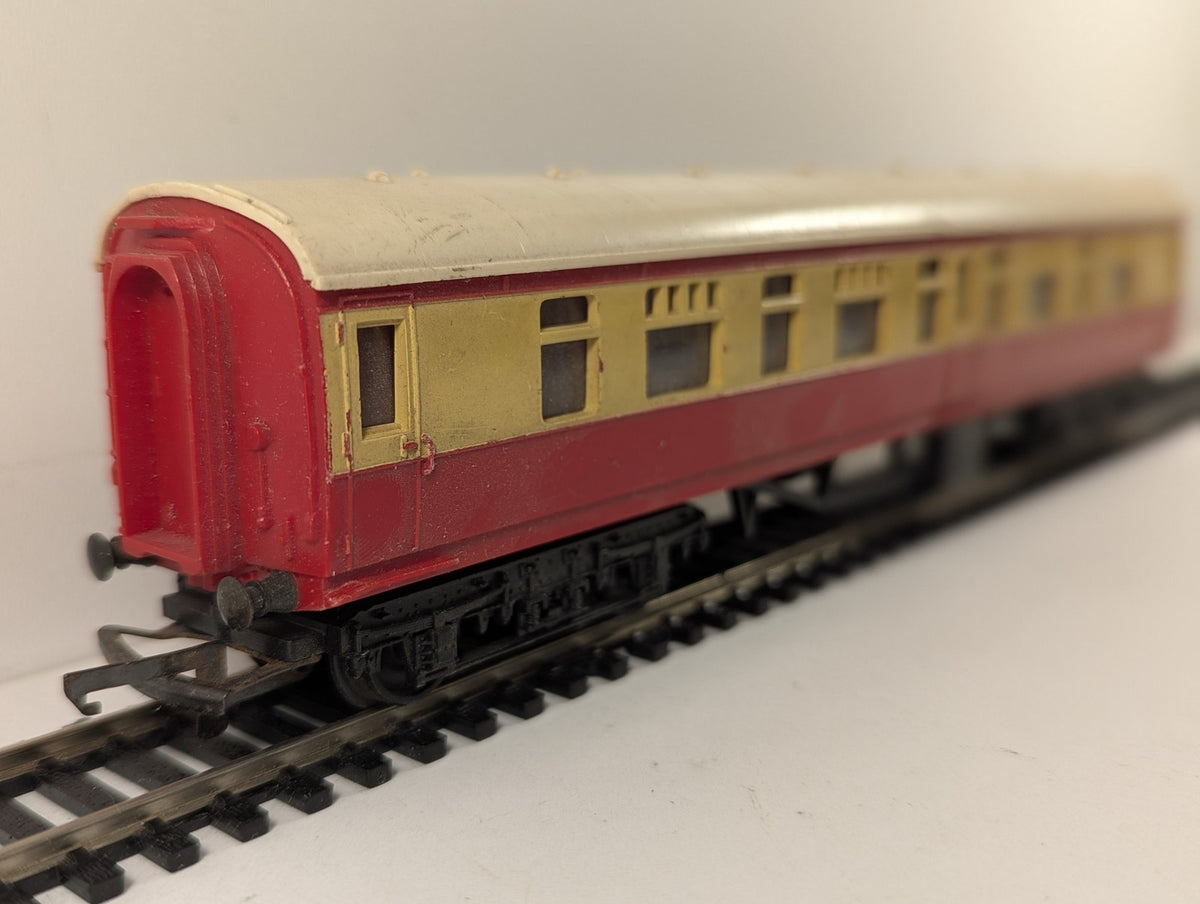 Tri-ang OO Gauge BR Crimson and Cream Composite Coach Passenger Coach R.226