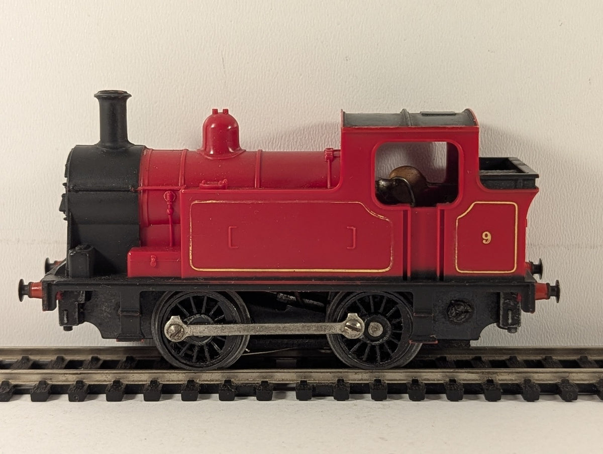 Tri-ang OO Gauge 0-4-0 Tank Locomotive Steam Locomotive 9 Red