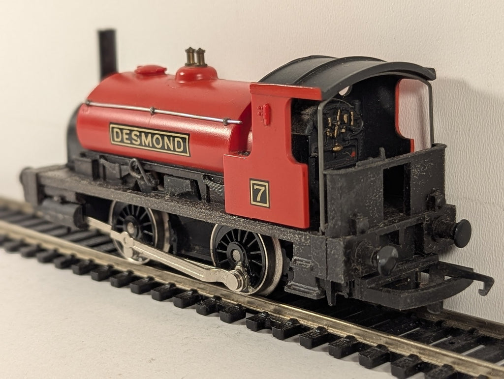 Hornby OO Gauge 0-4-0 Industrial Tank Locomotive 'Desmond' Steam Locomotive 7