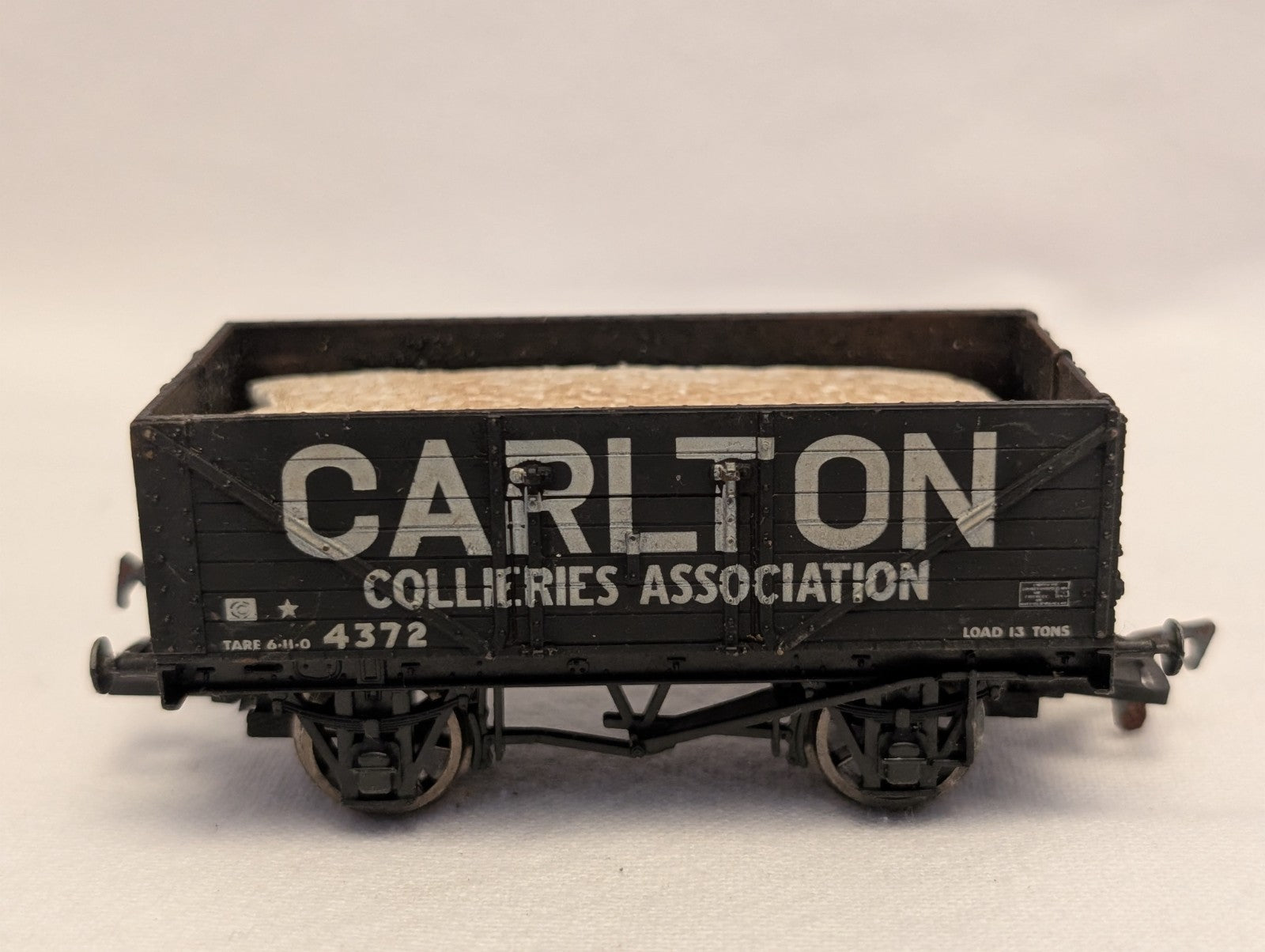Airfix OO Gauge 7 Plank Wagon Carlton Collieries Association Goods