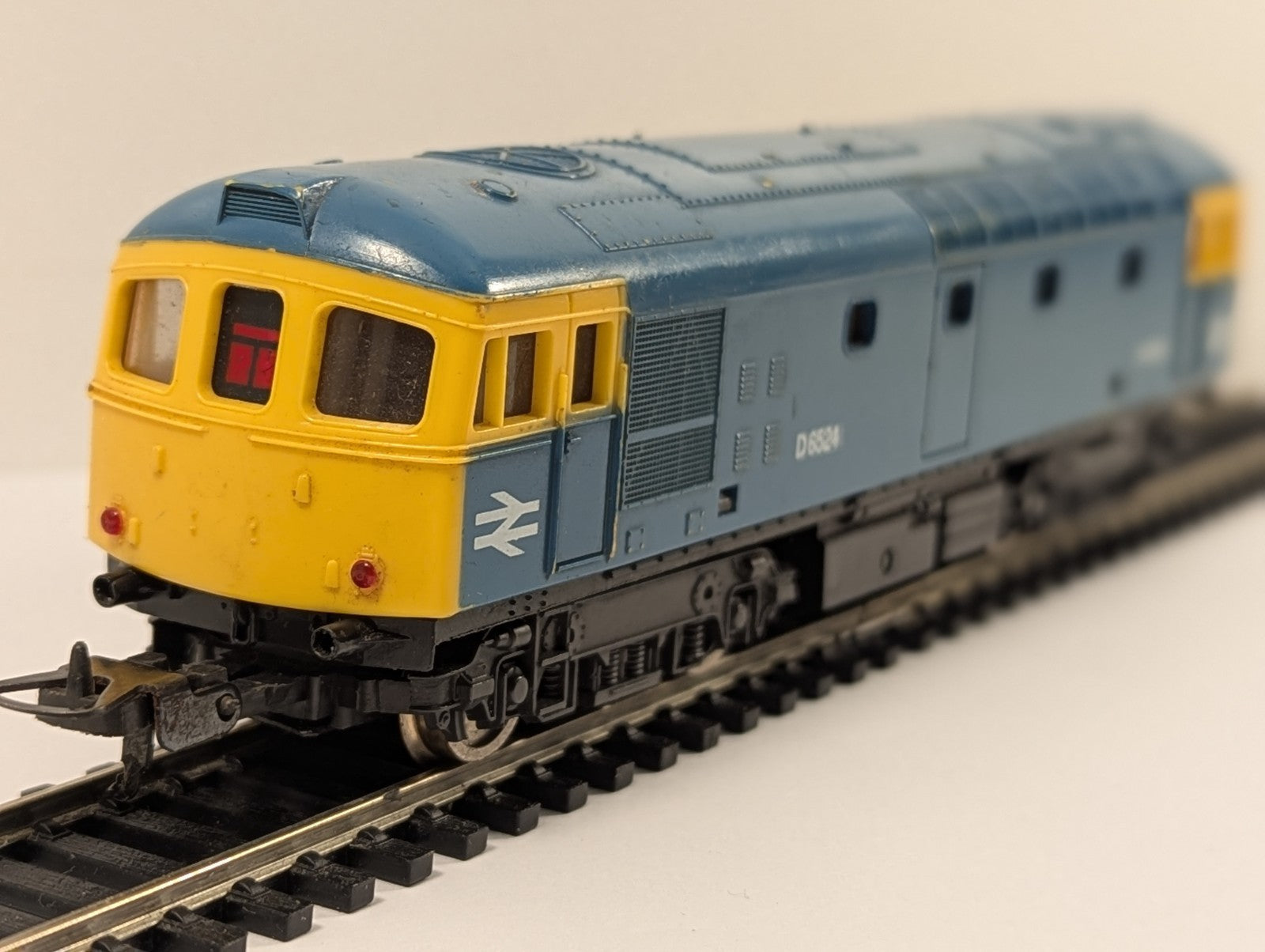 Lima HO Gauge BR Blue Class 33 Diesel – Missing Buffers