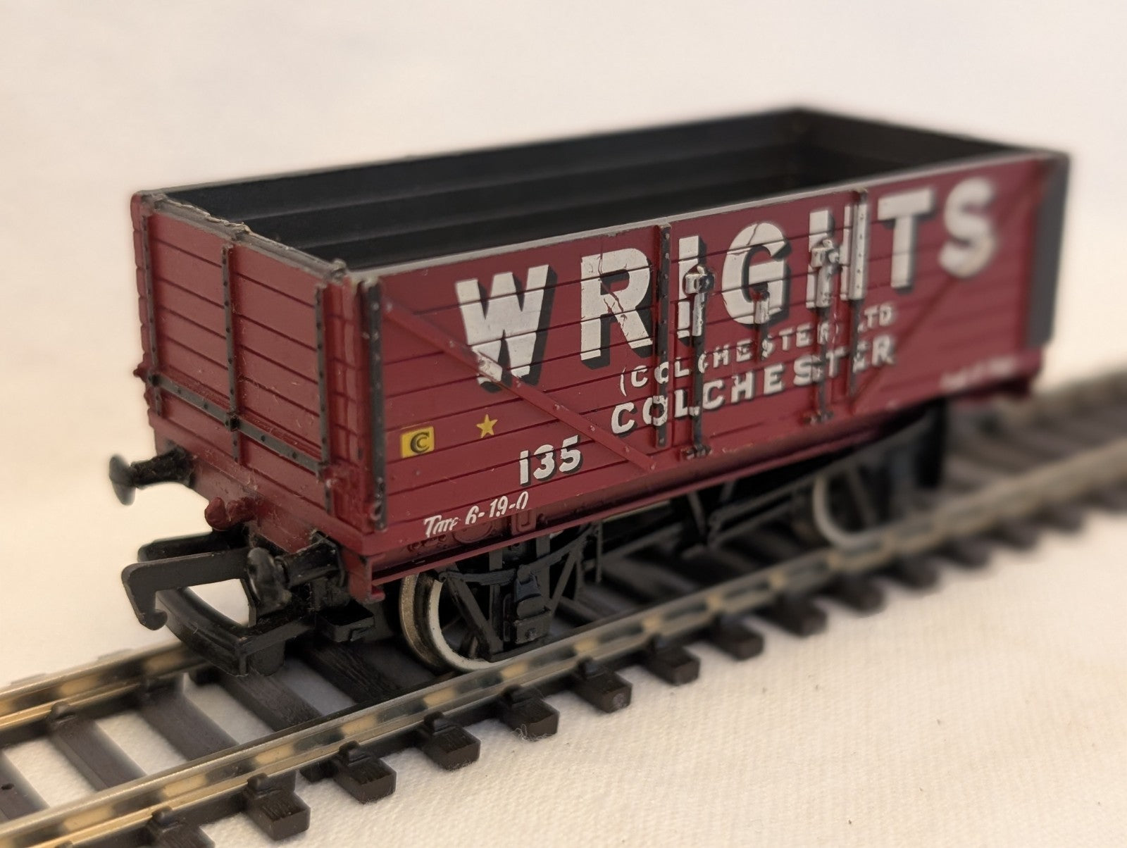 Bachmann OO Gauge 7-Plank Open Wagon 135 Wrights (Colchester) Ltd