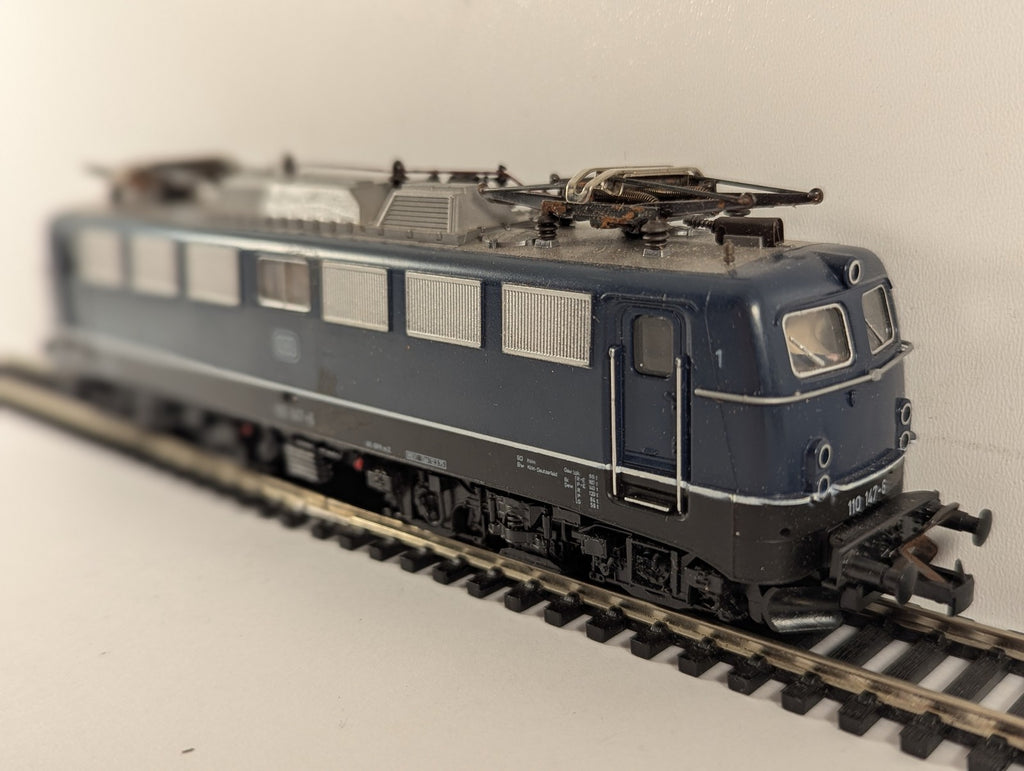 Roco HO Gauge DB Class 110 Electric Locomotive 110 147-6 DB Blue 4135A