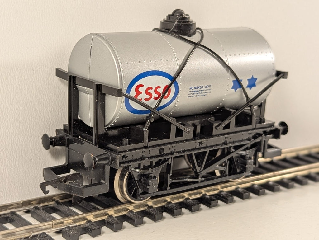 Hornby R713 Esso Tank Wagon