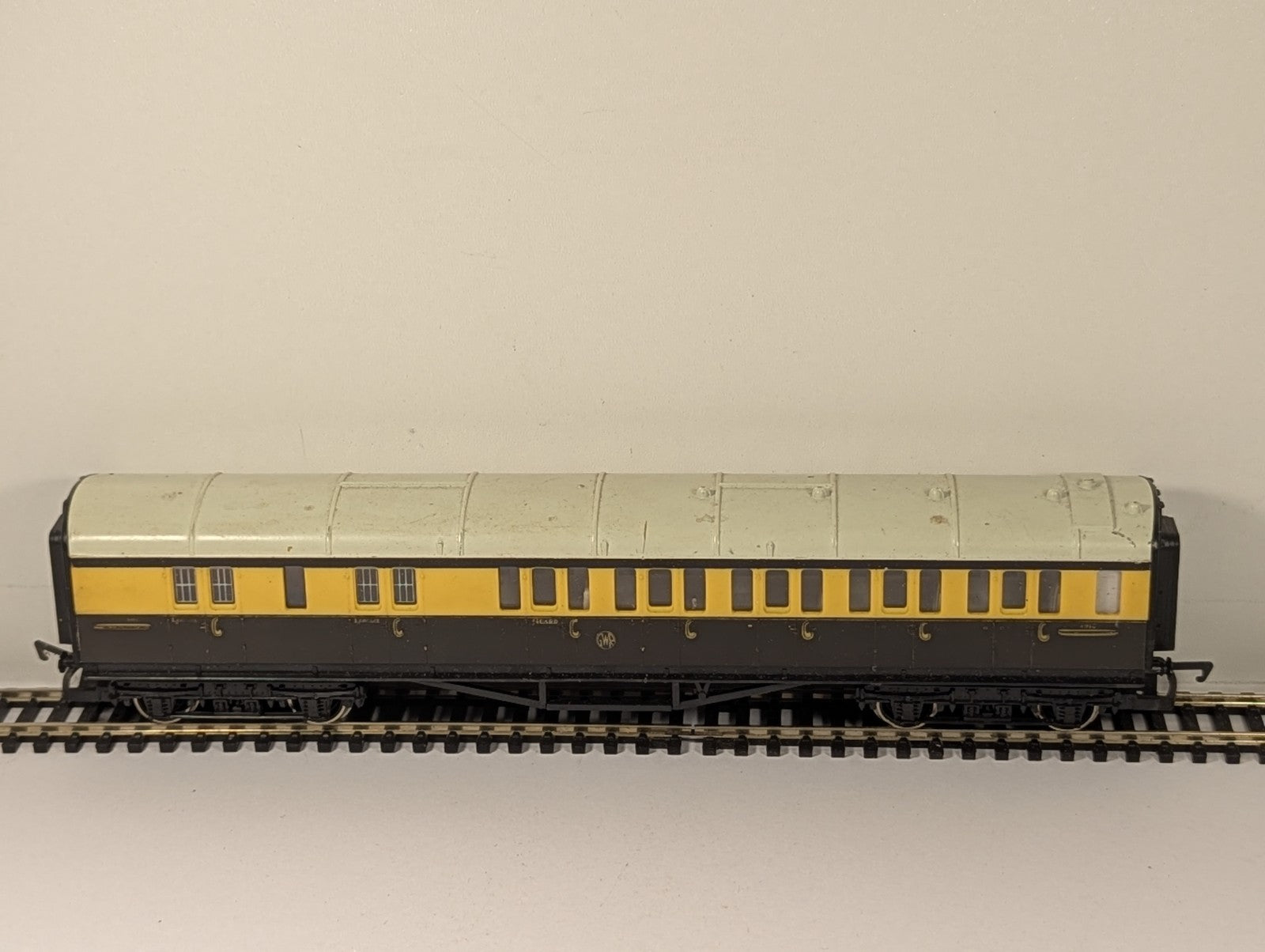 Hornby OO gauge GWR clerestory brake third class passenger coach on model railway track