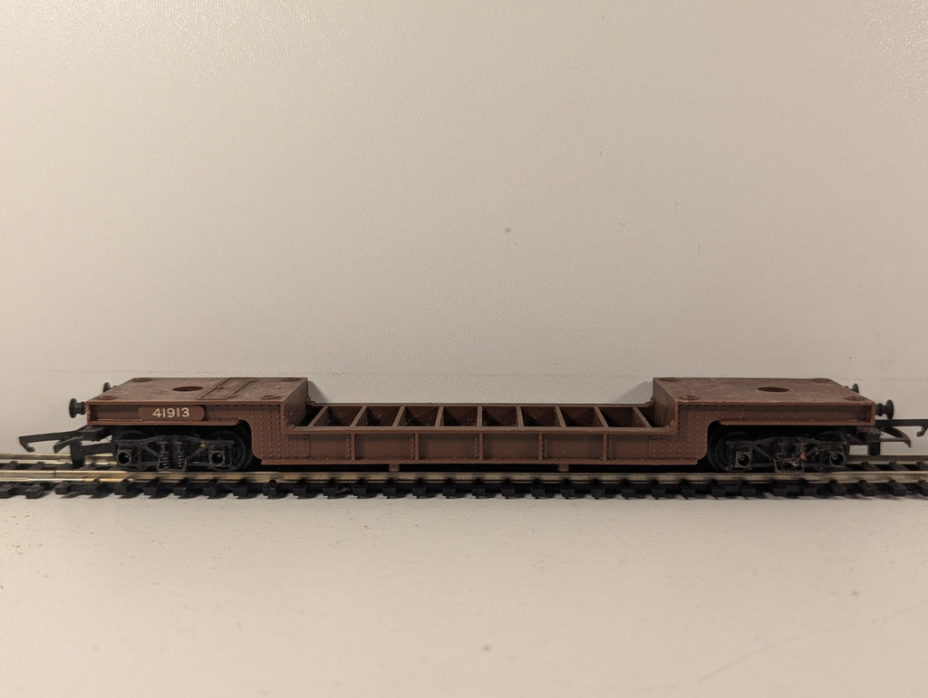 Tri-ang R118 OO Gauge Bogie Well Wagon BR Brown 41913