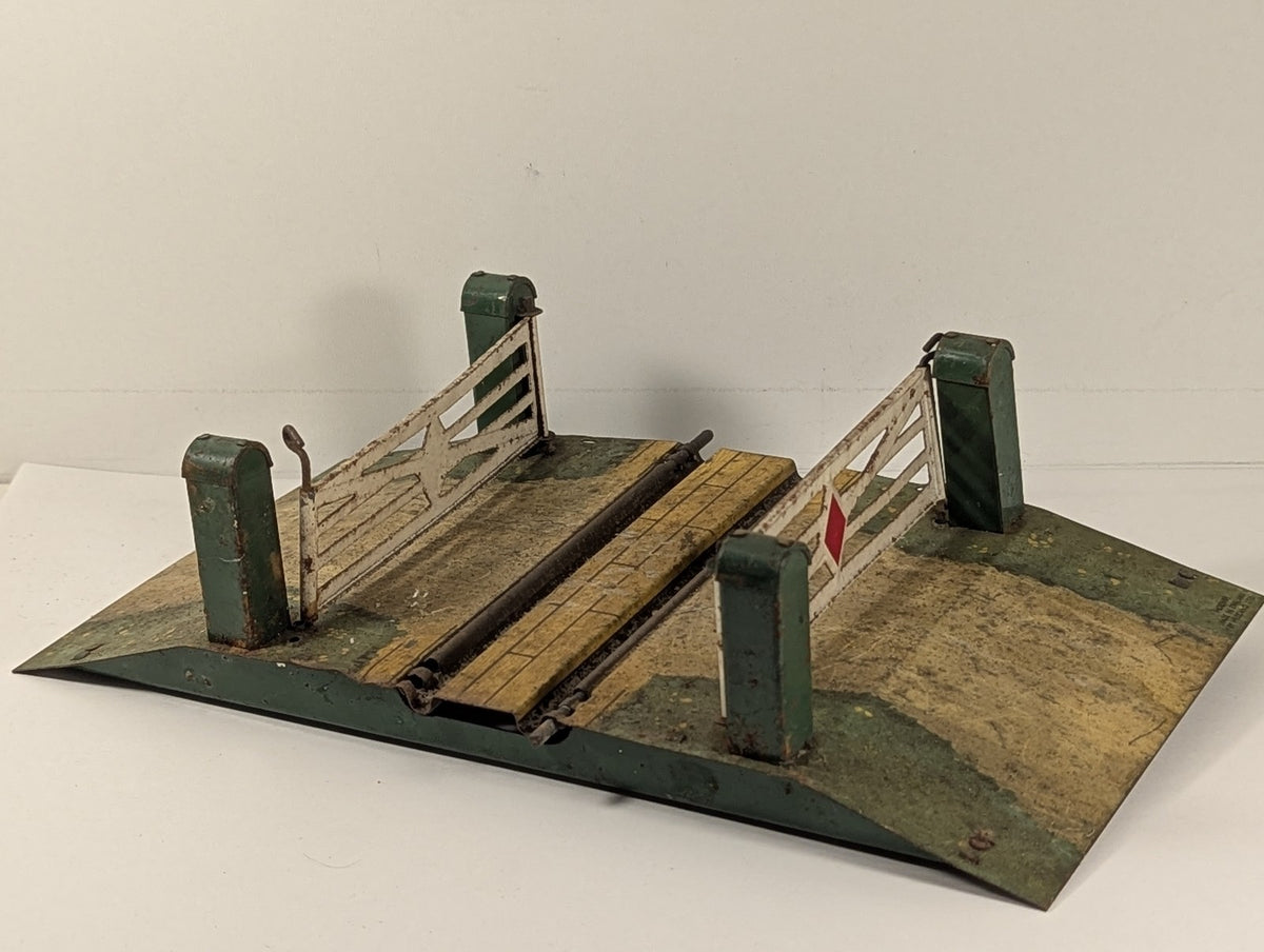 Hornby O Gauge No. 1 Level Crossing Green and Tan