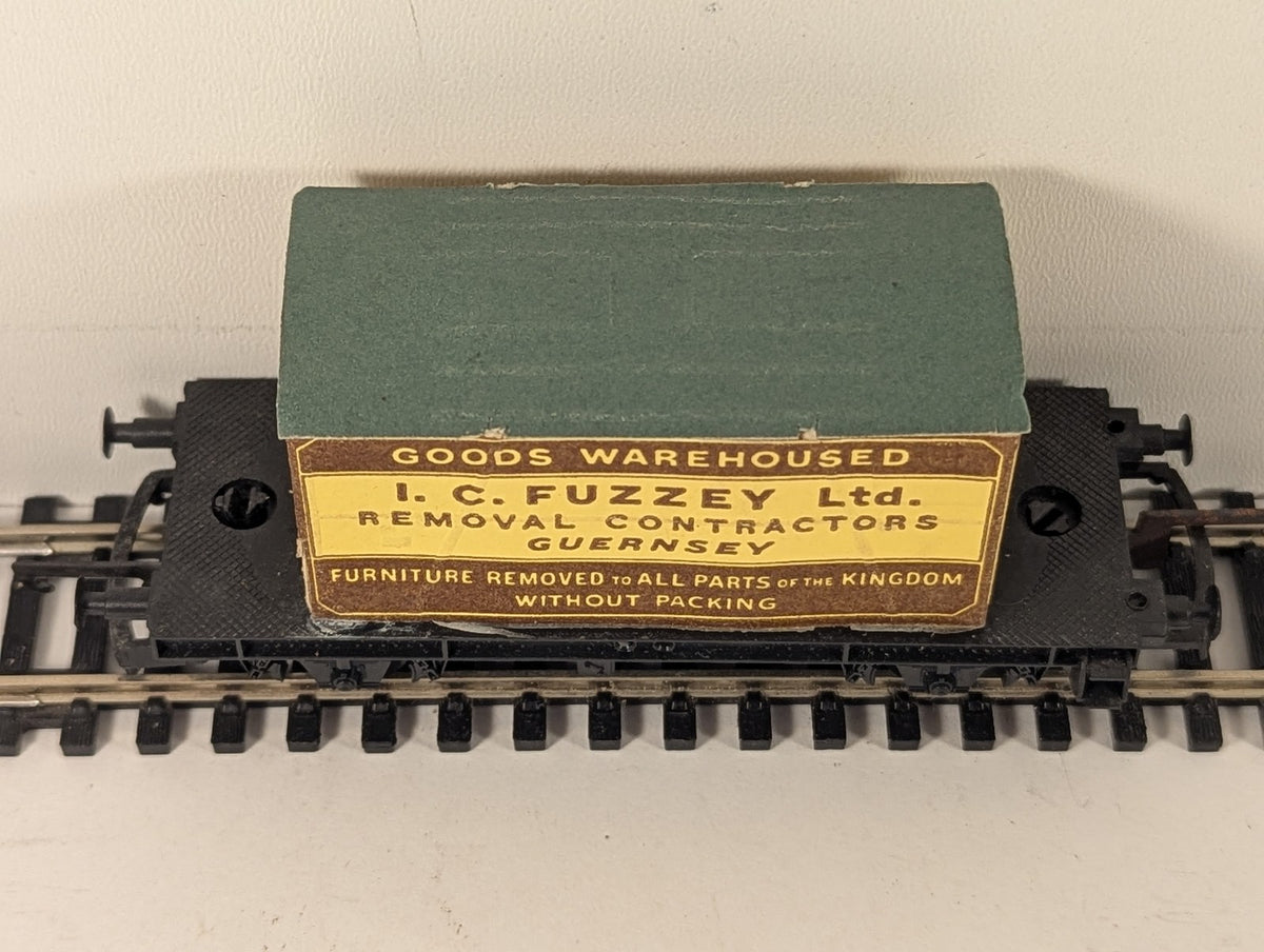 Lima OO Gauge 4-Wheel Flat Wagon with I.C. Fuzzey Guernsey Card Container