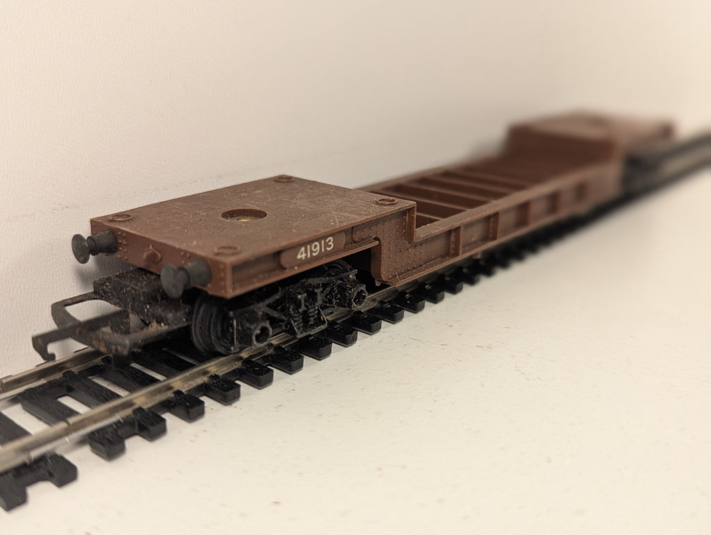 Tri-ang R118 OO Gauge Bogie Well Wagon BR Brown 41913