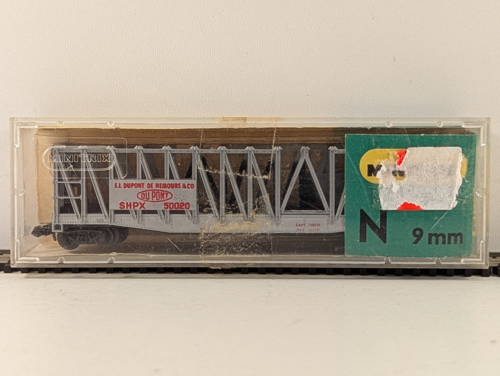 Minitrix 3101 N Gauge DuPont Container Car - Boxed