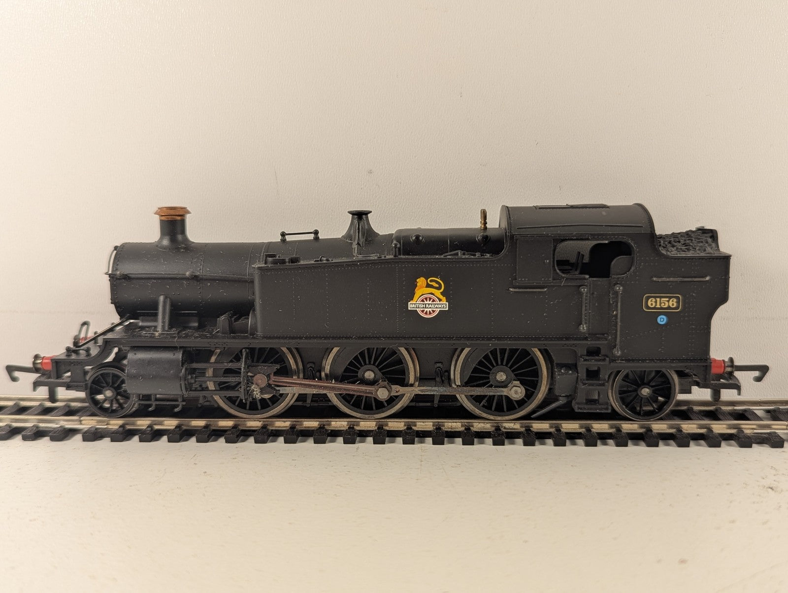 Hornby OO Gauge Class 61XX 2-6-2T Steam Locomotive 6156 BR Black (Early Emblem)