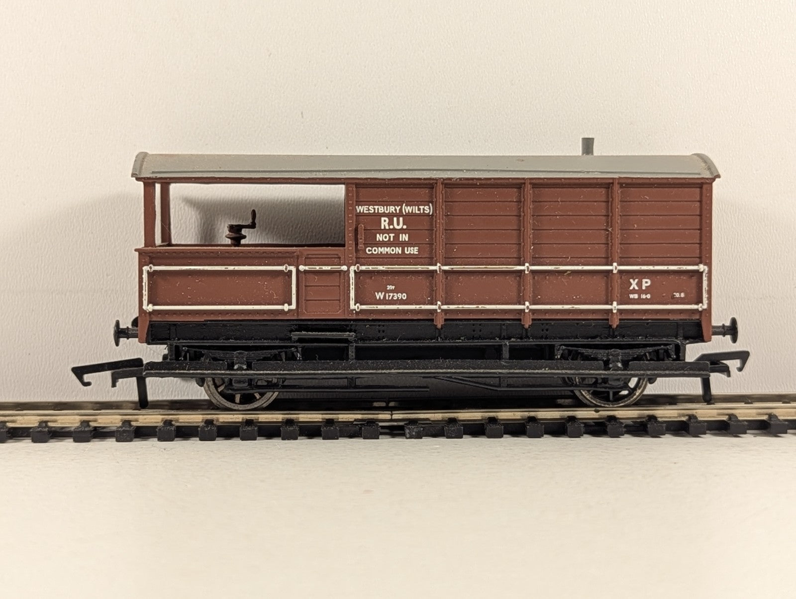 Bachmann OO Gauge GWR 20 Ton Toad Brake Van BR Bauxite