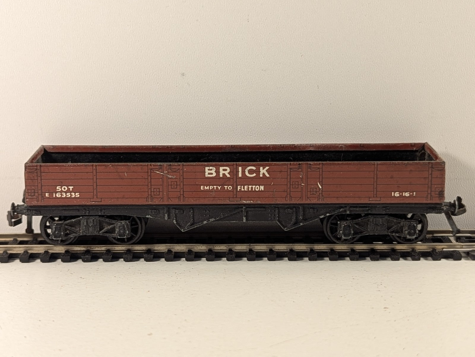 Hornby Dublo 50 Ton Brick Wagon E163535 OO Gauge
