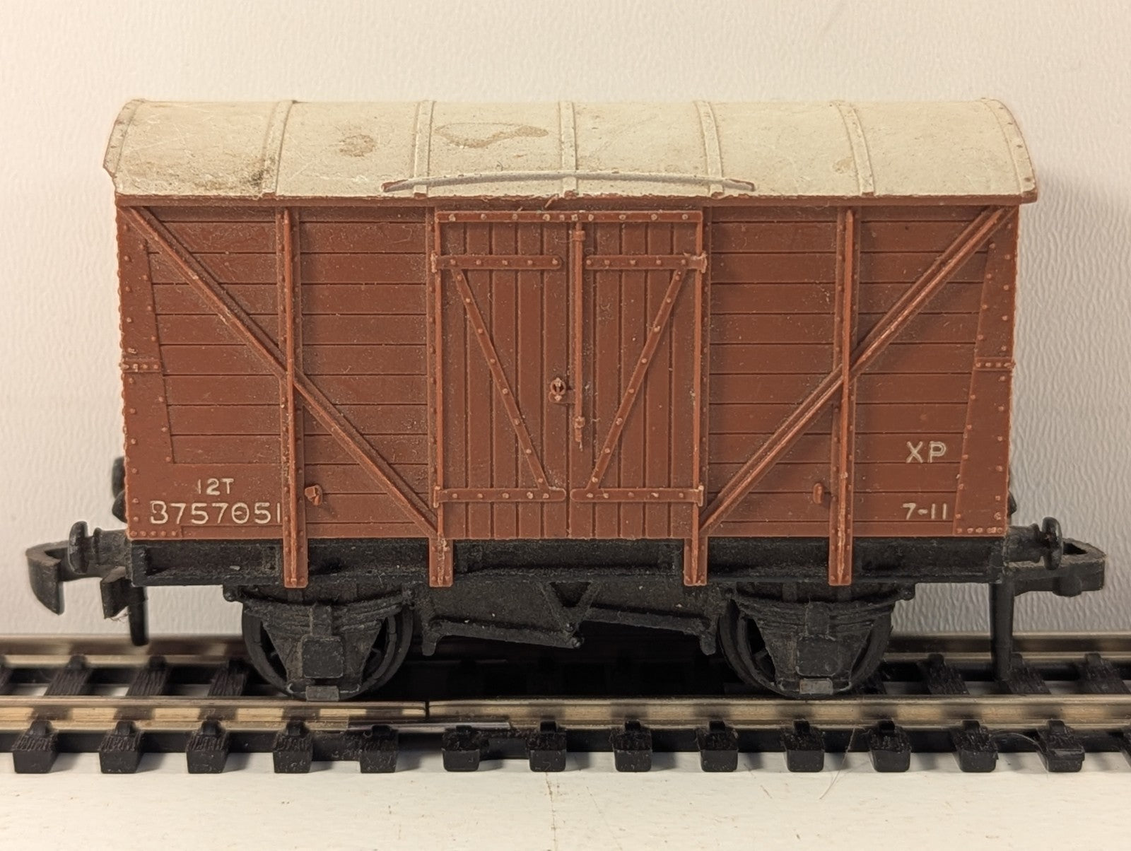 Hornby Dublo 12-Ton Ventilated Van Brown