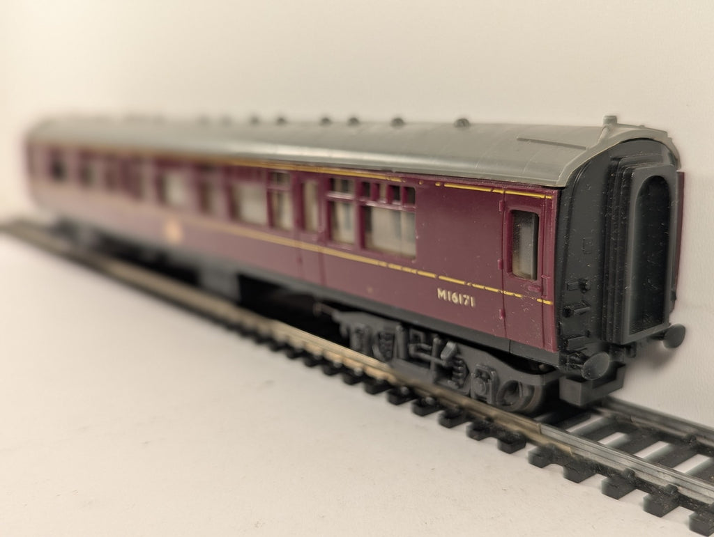 Tri-ang Hornby OO Gauge LMS Composite Coach Passenger Coach M16171 BR Maroon