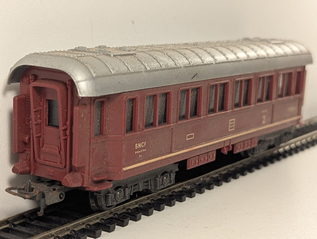 Lima HO Gauge SNCF 2nd Class Coach Passenger Coach 77104 SNCF Maroon