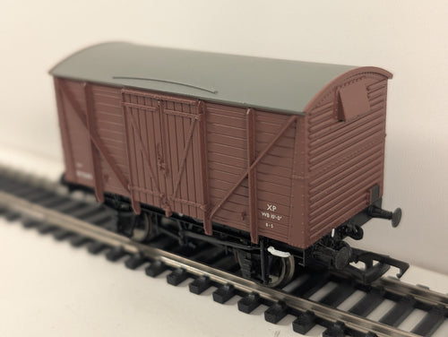 Bachmann 38-161 OO Gauge 12-Ton Planked Vent Van B755180 – BR Bauxite (Late)