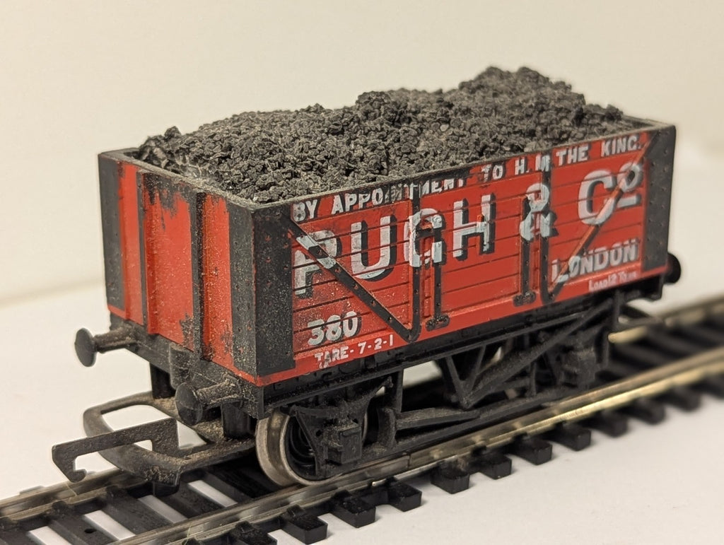 Hornby R010 OO Gauge Pugh & Co London 7 Plank Wagon With Load