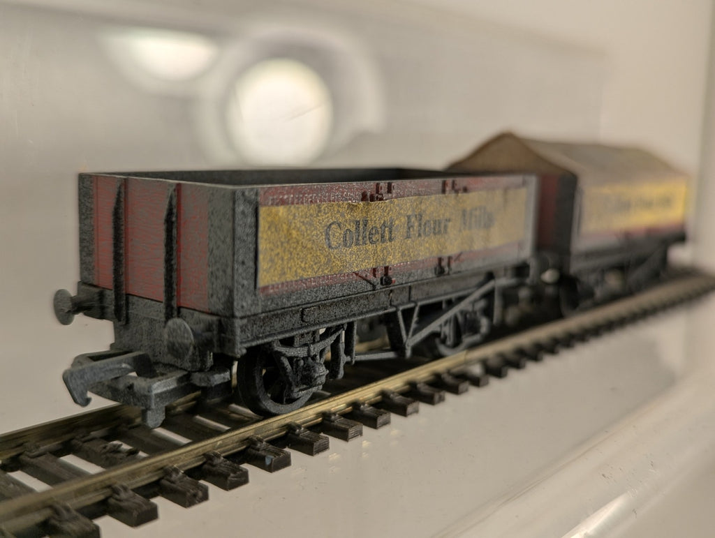 Peco OO Gauge 5 Plank Collett Flour Mill Wagon Set