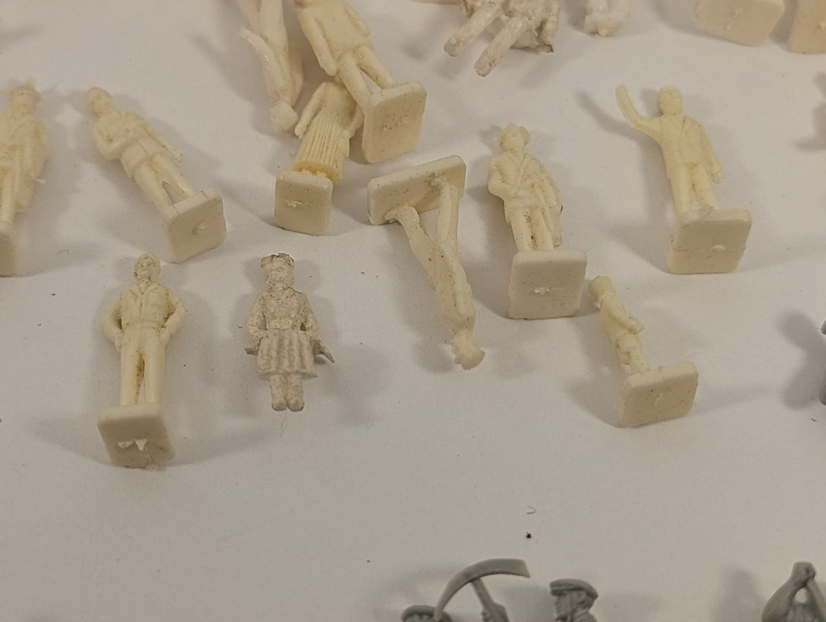OO Gauge Assorted Station Staff, Passengers and Workmen Figures
