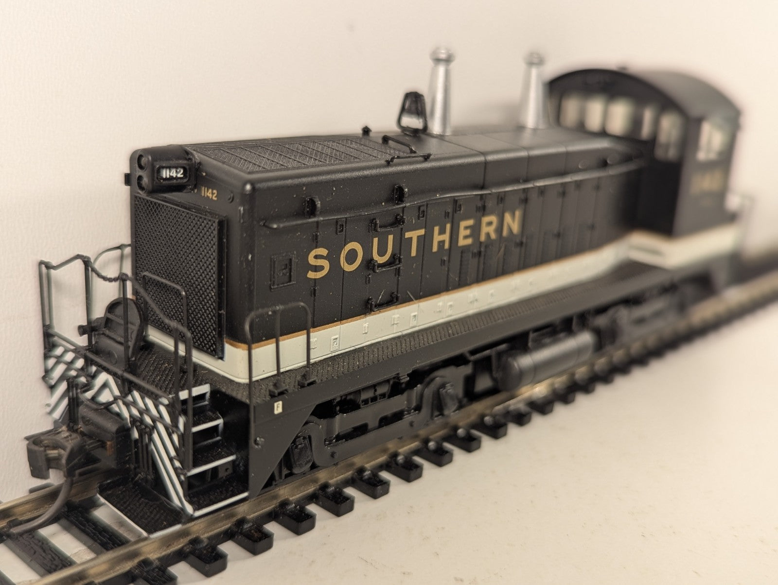 Proto 2000 HO Scale SW9/1200 Locomotive 1142x Southern (Central of Georgia)