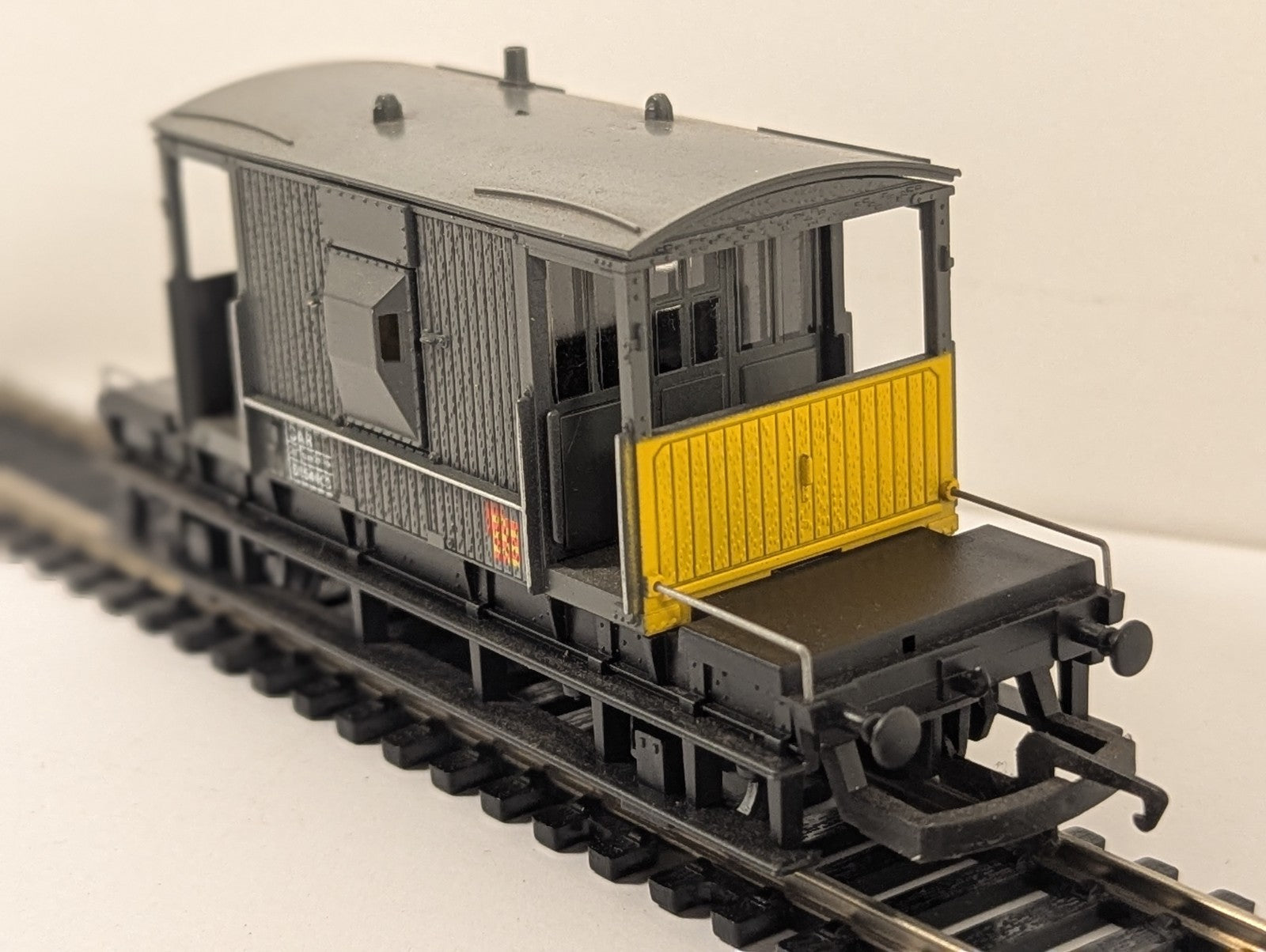 Hornby R.049 OO Gauge BR Sub-Sector 20 Ton Brake Van B954303