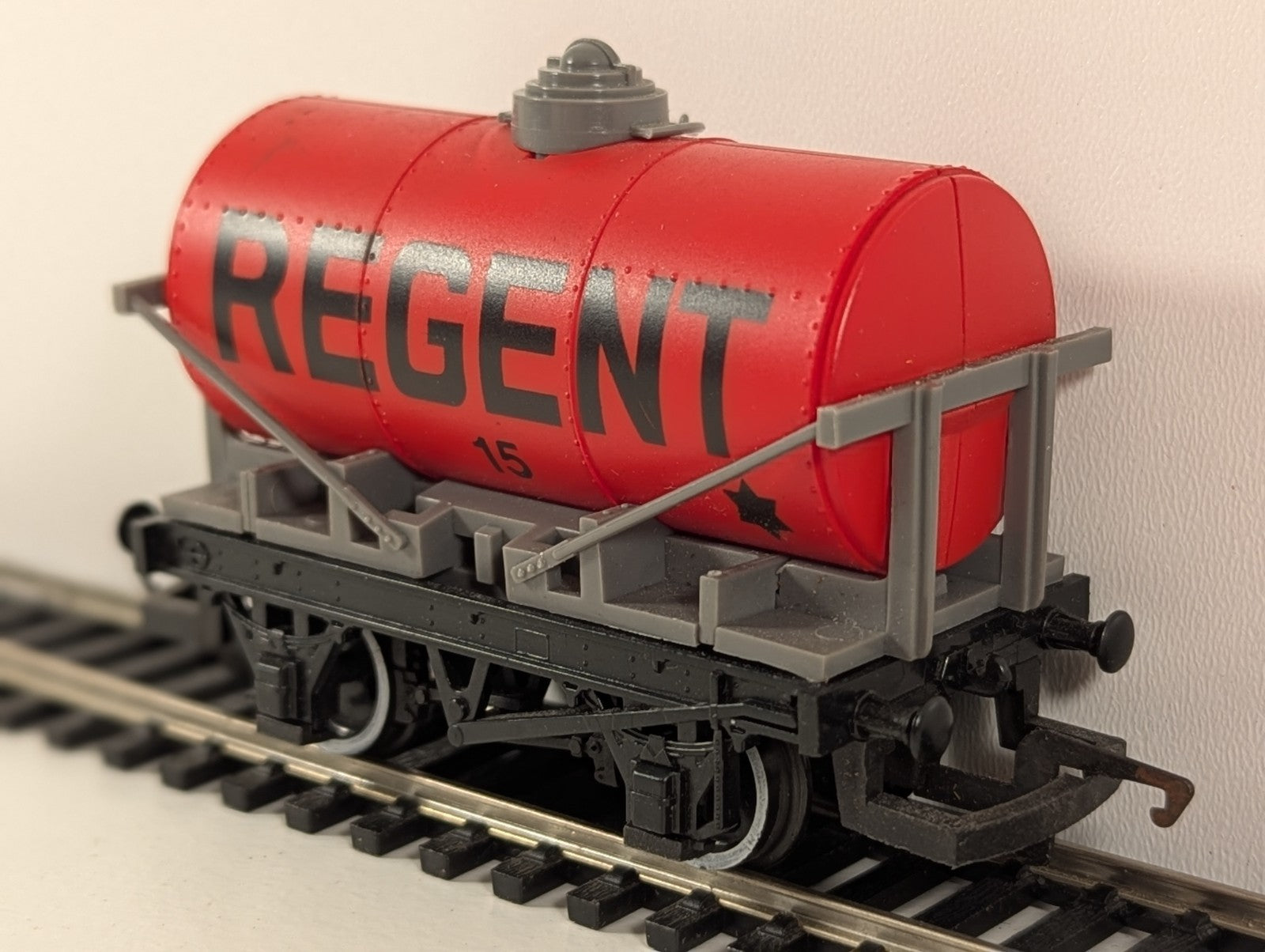 Hornby OO Gauge Regent Tank Wagon