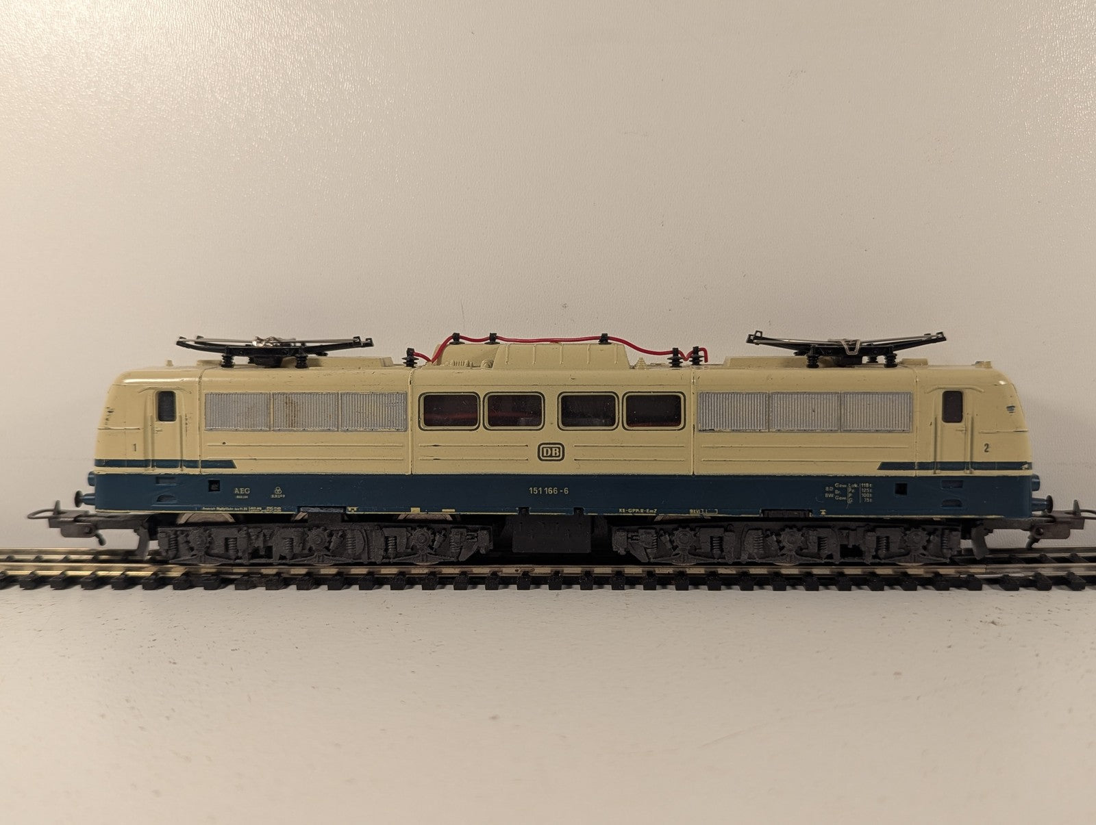 Liliput HO Scale DB Class 151 Electric Locomotive 151 166-6