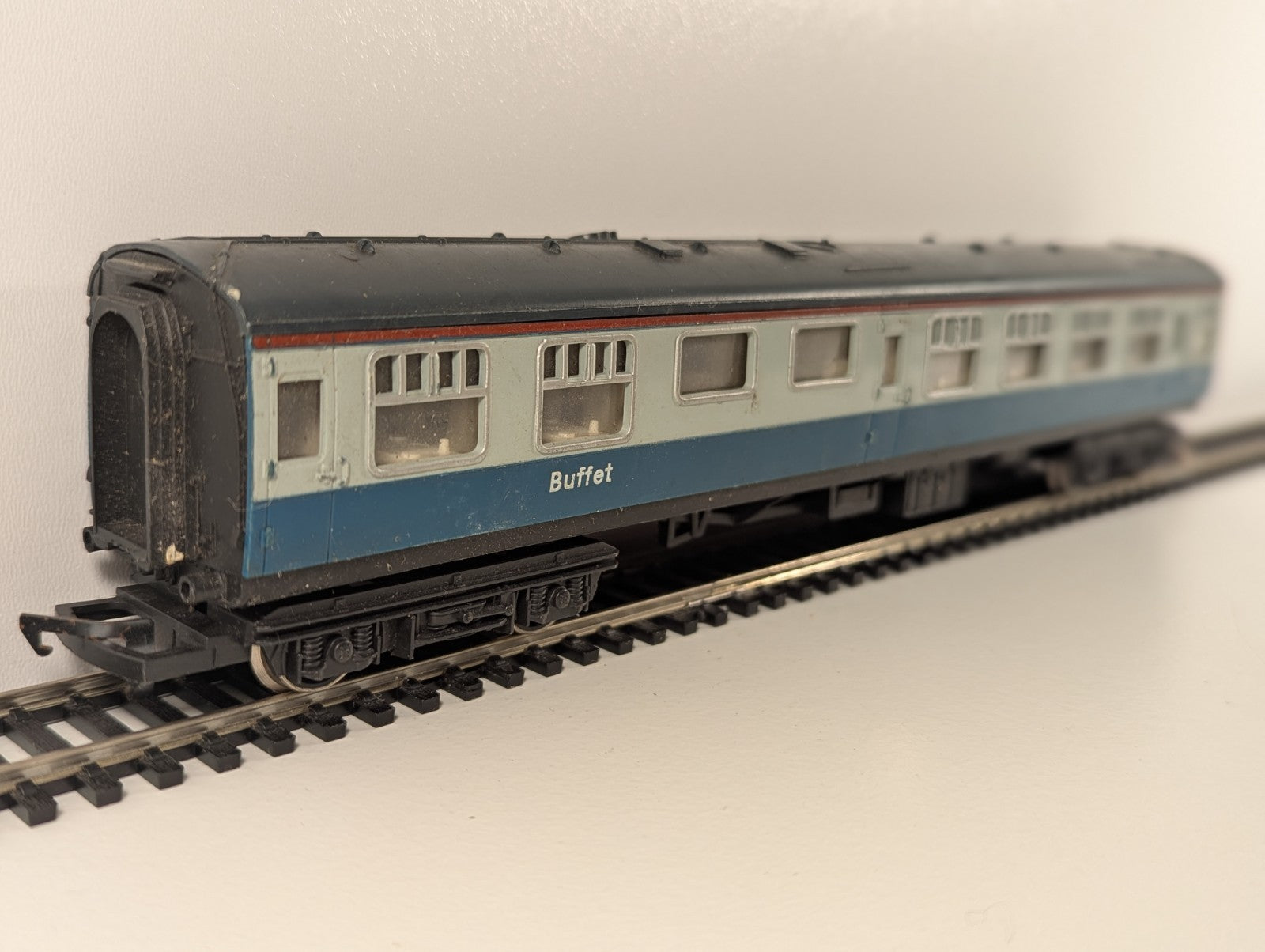 Hornby R419 BR Blue/Grey Mk1 Buffet Car 1805 – Missing Buffers