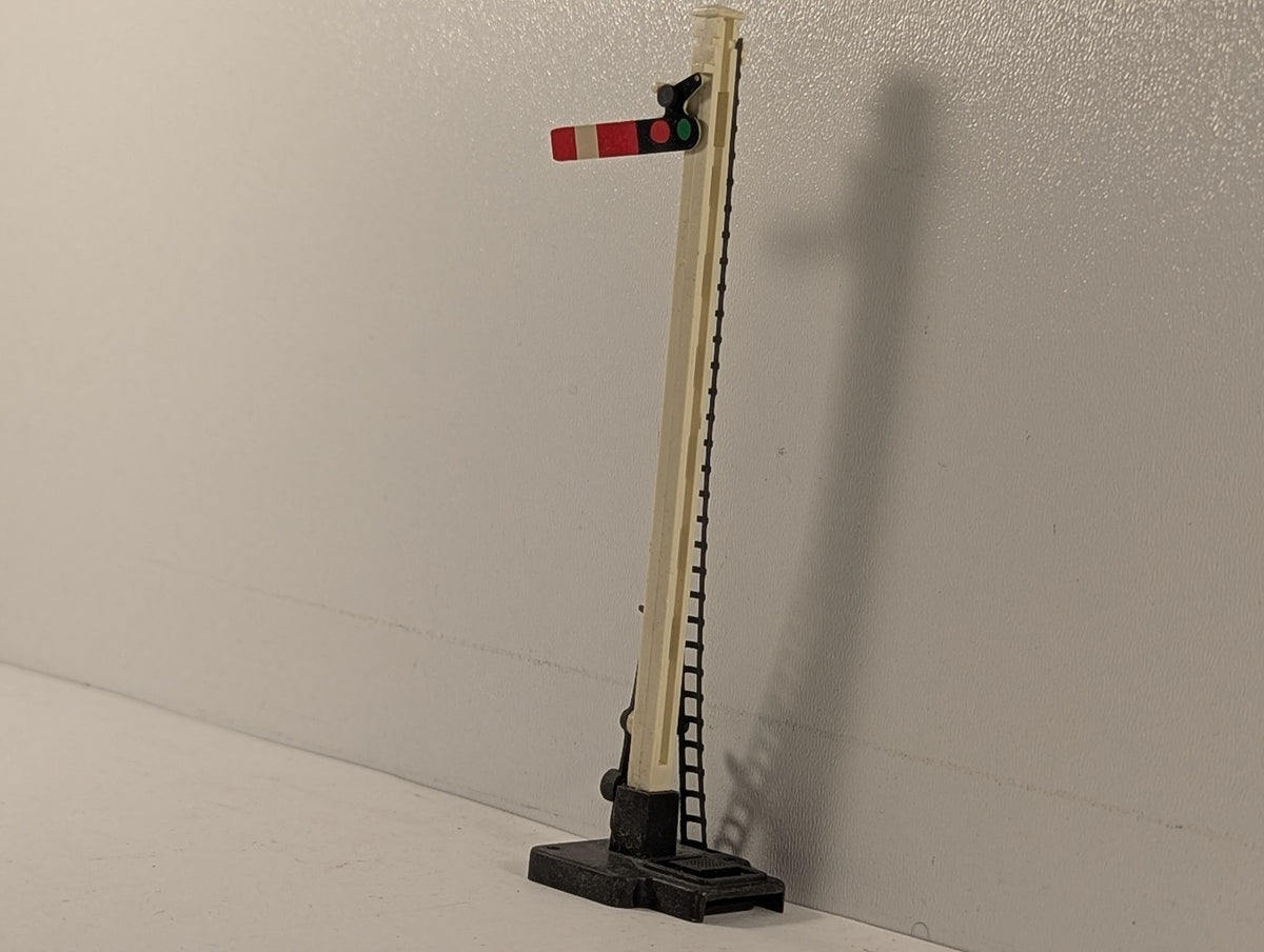 Hornby OO Gauge Home Signal Red / White R144