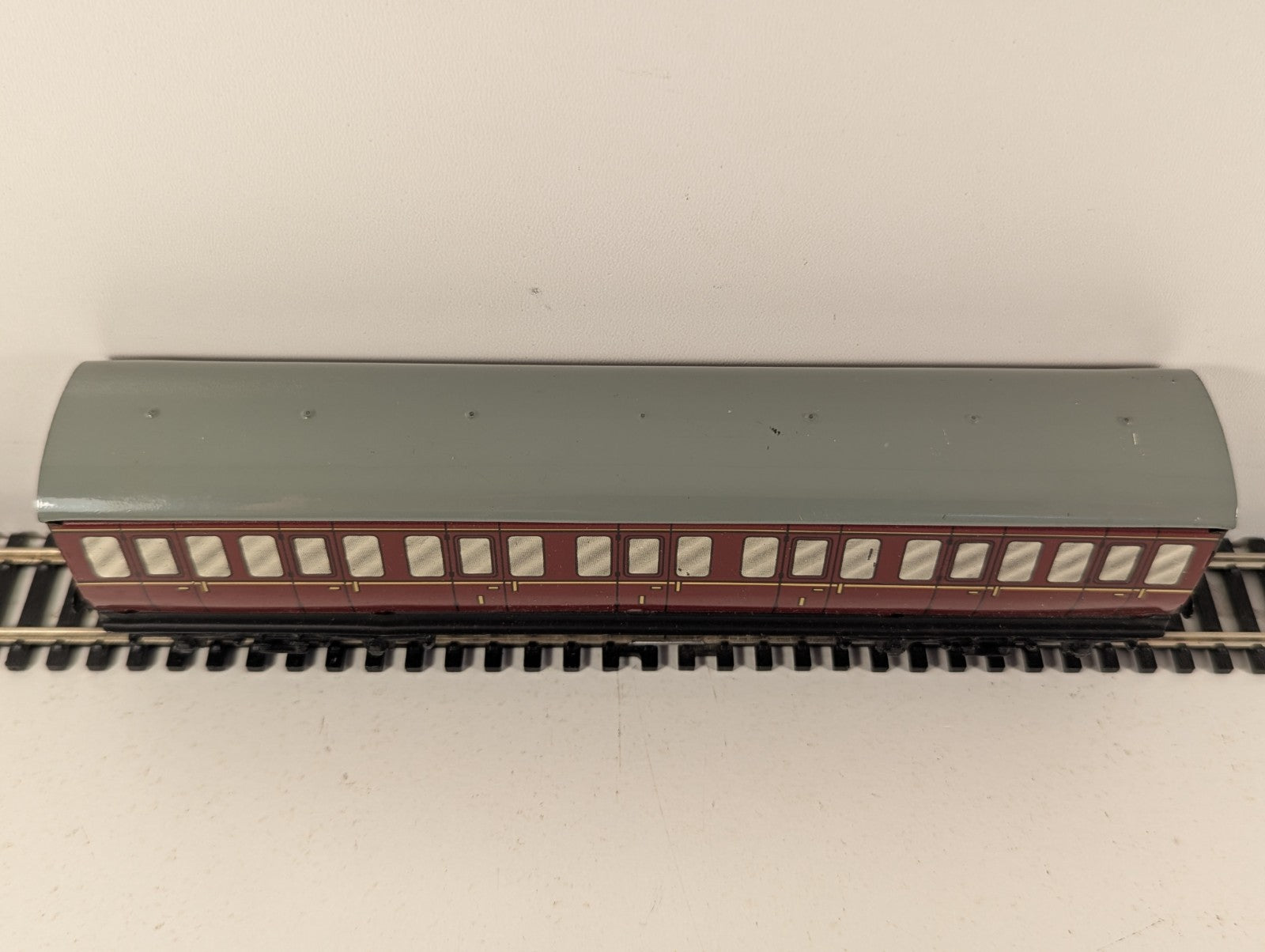 Hornby Dublo OO Gauge BR Mk1 Suburban Brake Coach - Maroon Tinplate