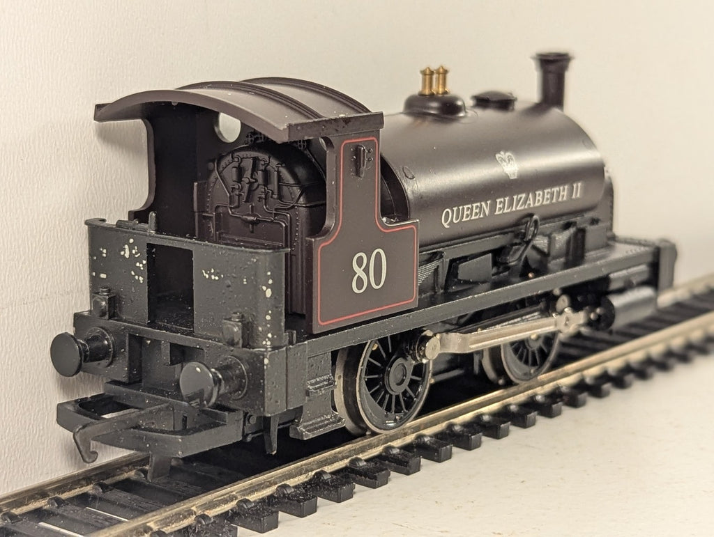Hornby OO Gauge Class 0F 0-4-0ST Queen Elizabeth II Steam Locomotive 80 Brown