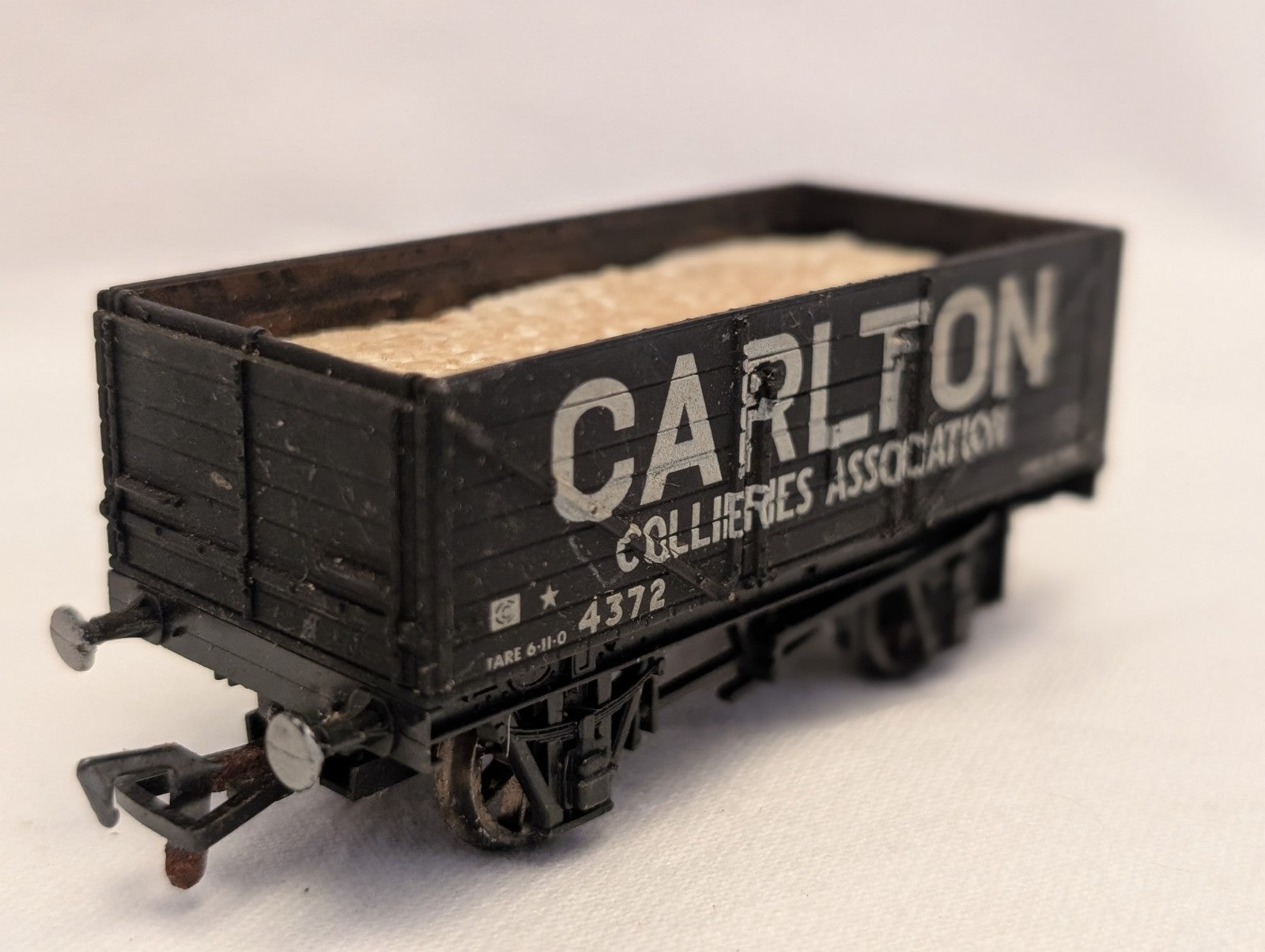 Airfix OO Gauge 7 Plank Wagon Carlton Collieries Association Goods