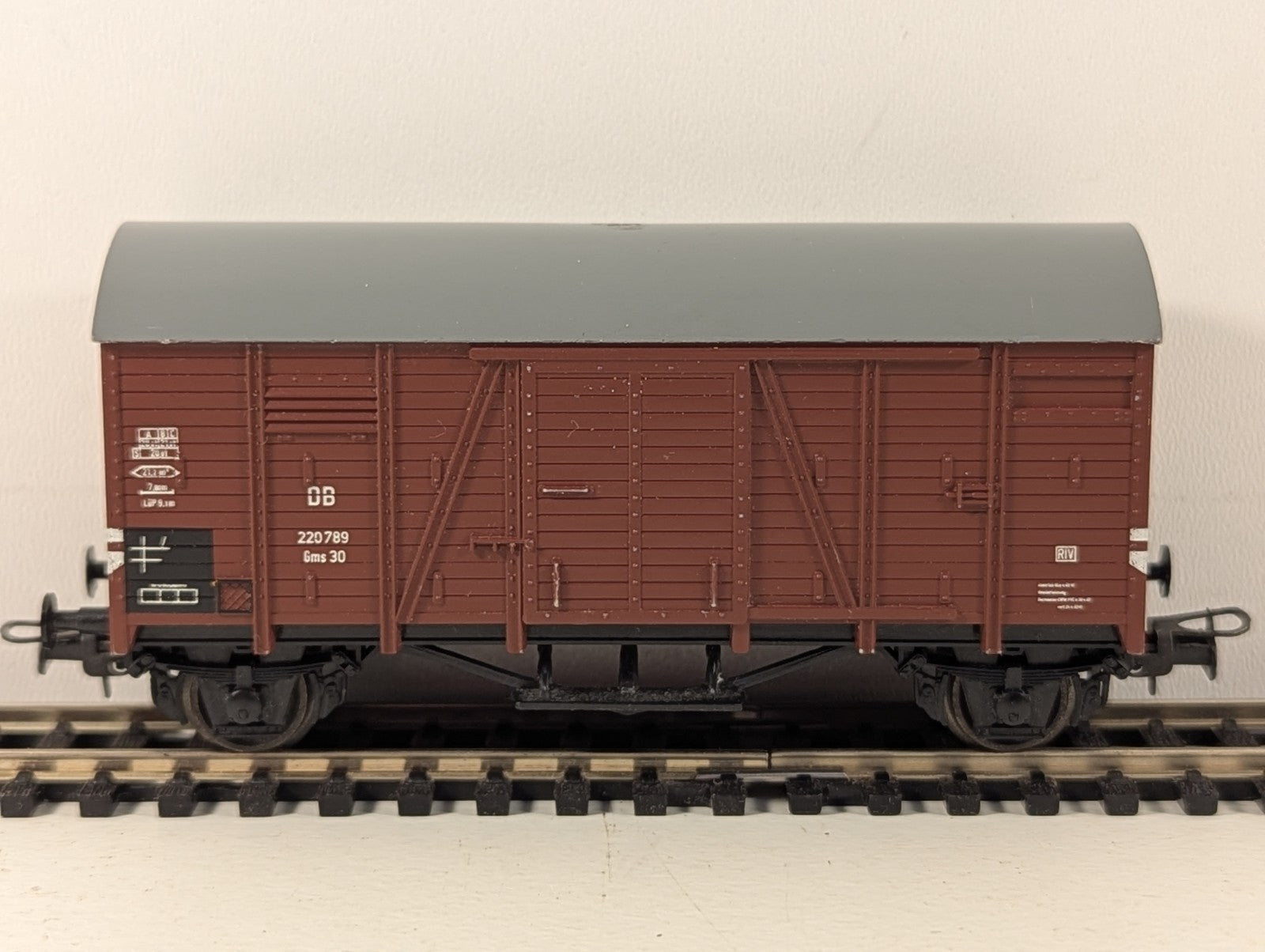 Liliput L225303 Deutsche Bundesbahn Covered Goods Wagon