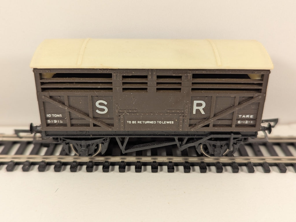 Hornby R106 SR Sheep / Cattle Wagon – OO Gauge
