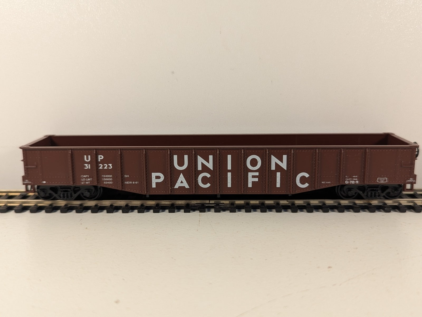 Athearn HO Scale Gondola Union Pacific 31223 Union Pacific brown