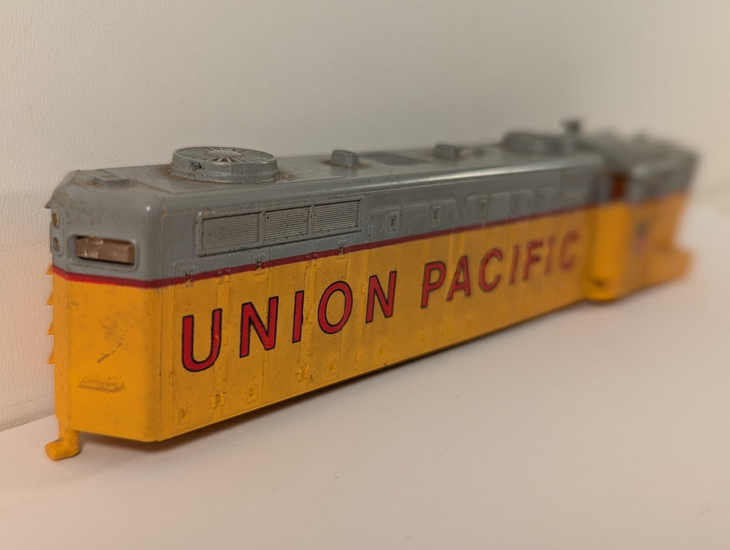 Athearn HOGauge Union Pacific Diesel Locomotive - Spares/Repairs - Damaged Shell