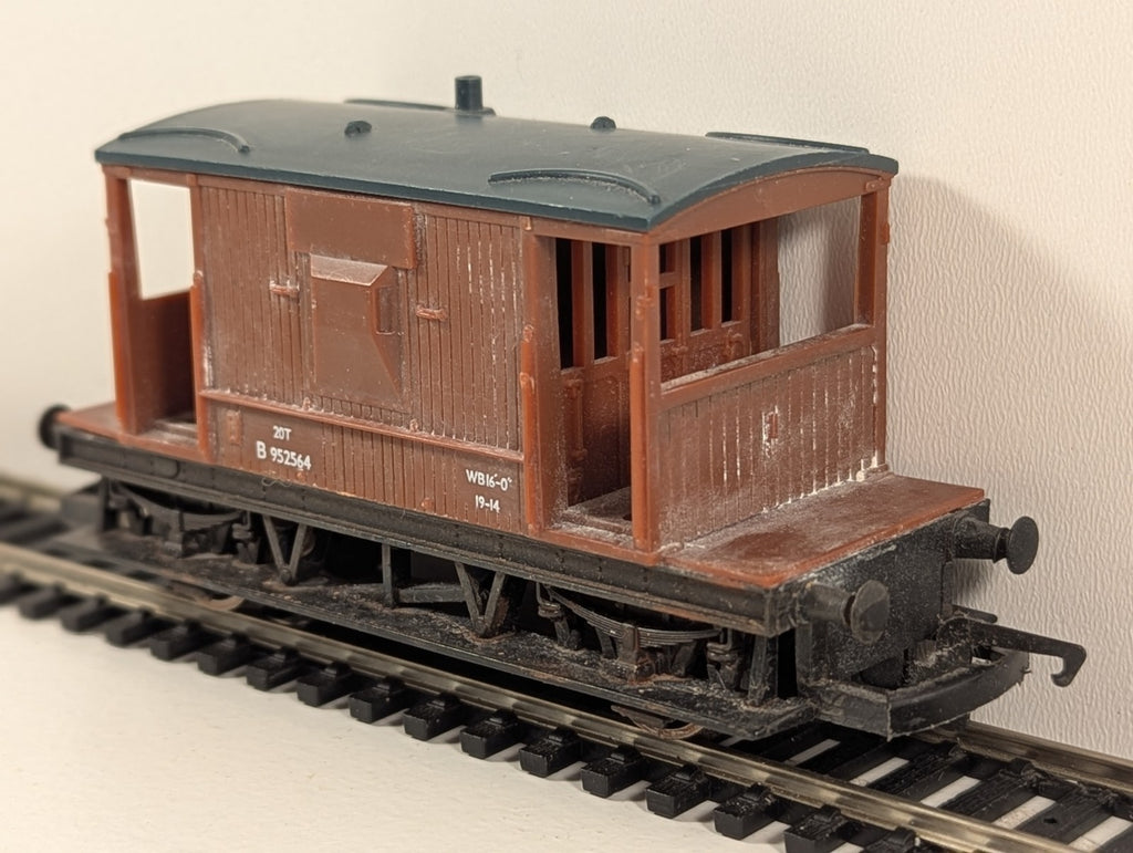 Hornby R109 BR 20 Ton Brake Van B952564 – OO Gauge – Missing Coupling Hook
