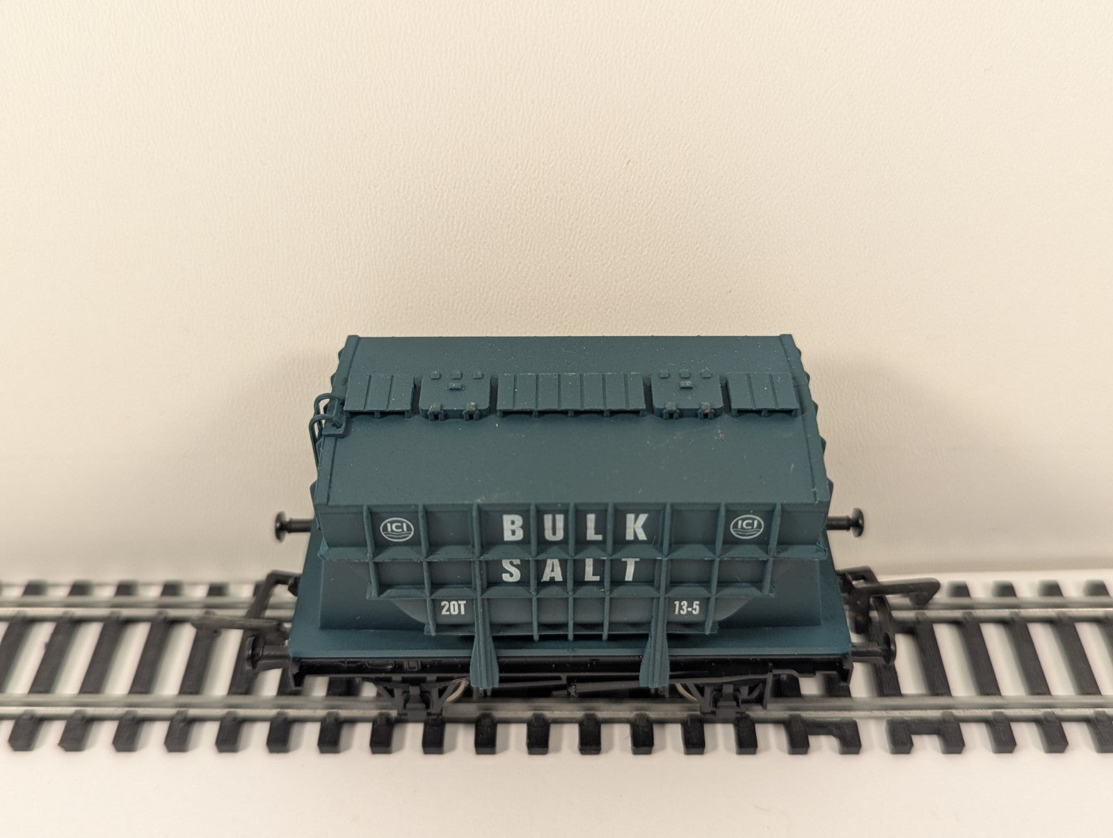 Dapol OO ICI Bulk Salt Presflo Wagon Blue