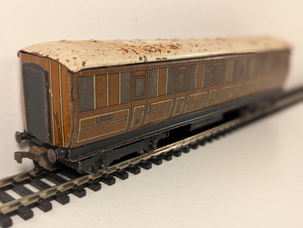 Hornby Dublo OO Gauge D1 LNER Composite Coach Passenger Coach 42759