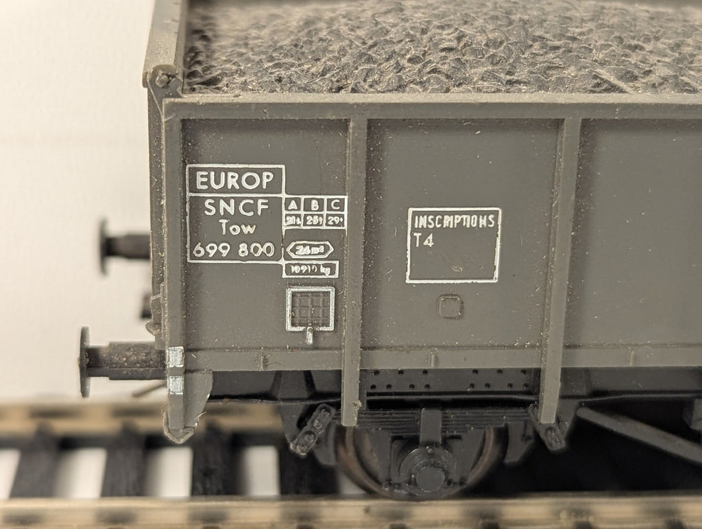 Fleischmann HO Gauge SNCF Tow Open Wagon with Coal Load Tow 699 800 SNCF Grey