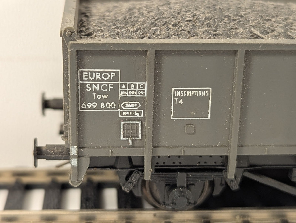 Fleischmann HO Gauge SNCF Tow Open Wagon with Coal Load Tow 699 800 SNCF Grey