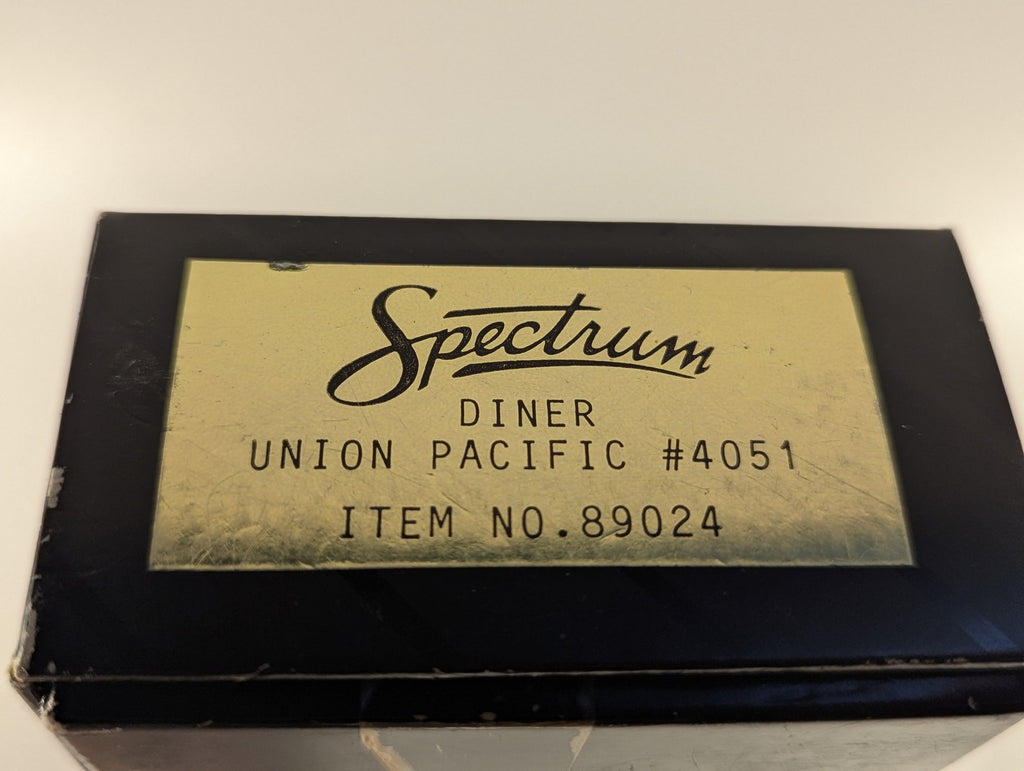 Bachmann HO Gauge Union Pacific Heavyweight Passenger Coach 1128