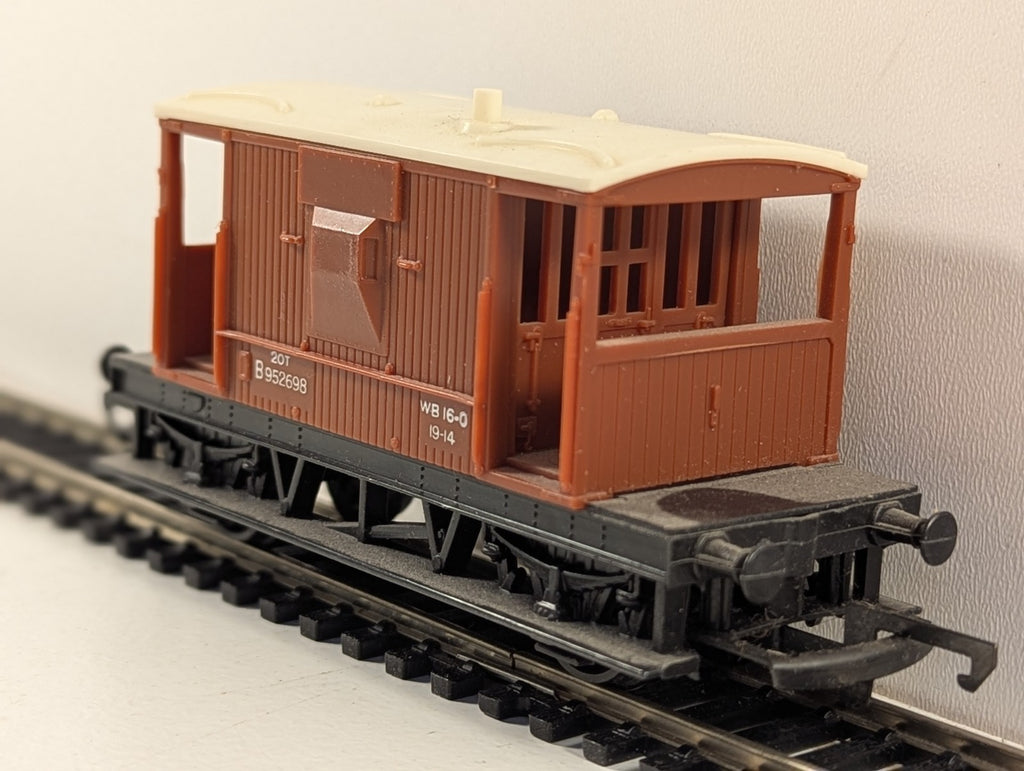Hornby Railways R218 OO Gauge Brown BR Brake Van Boxed