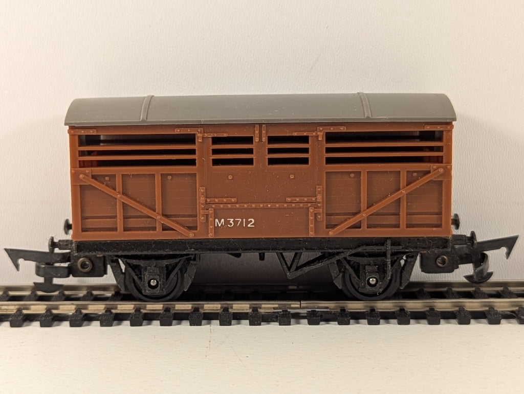Tri-ang R122 Brown Cattle Wagon
