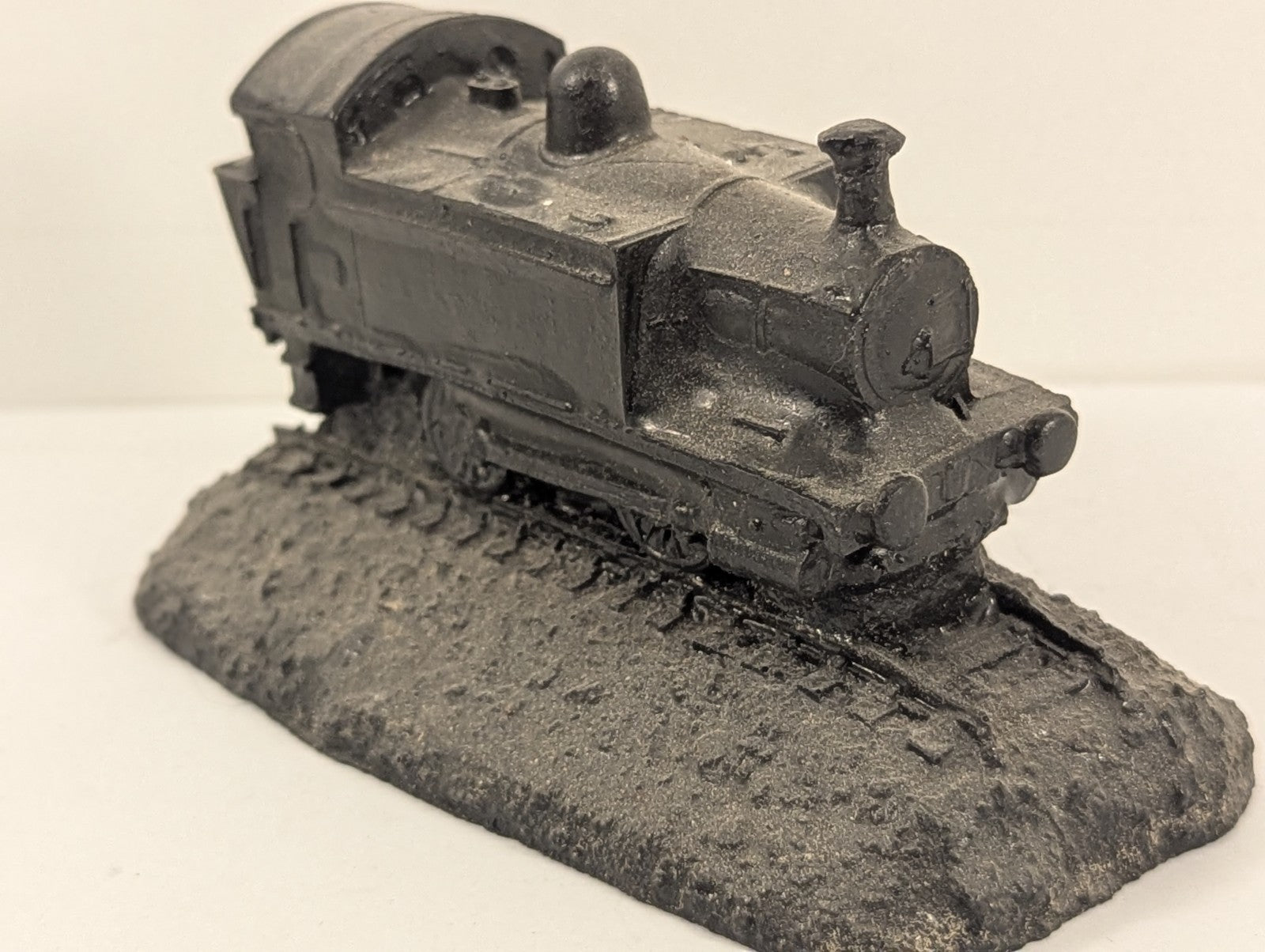 Kingmaker Handmade Coal Sculpture Dock Tank Engine Ornament