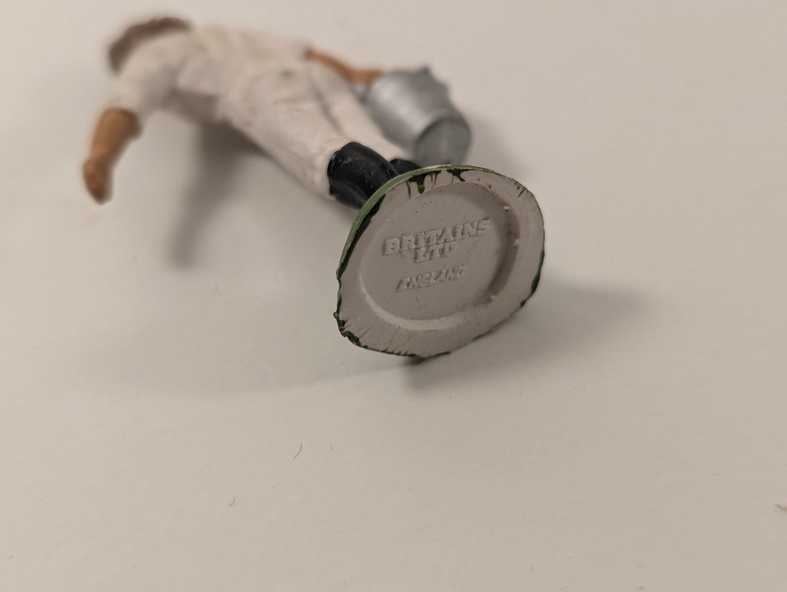 Britains “Land Girl / Farm Worker” Figure – 1:32 Scale