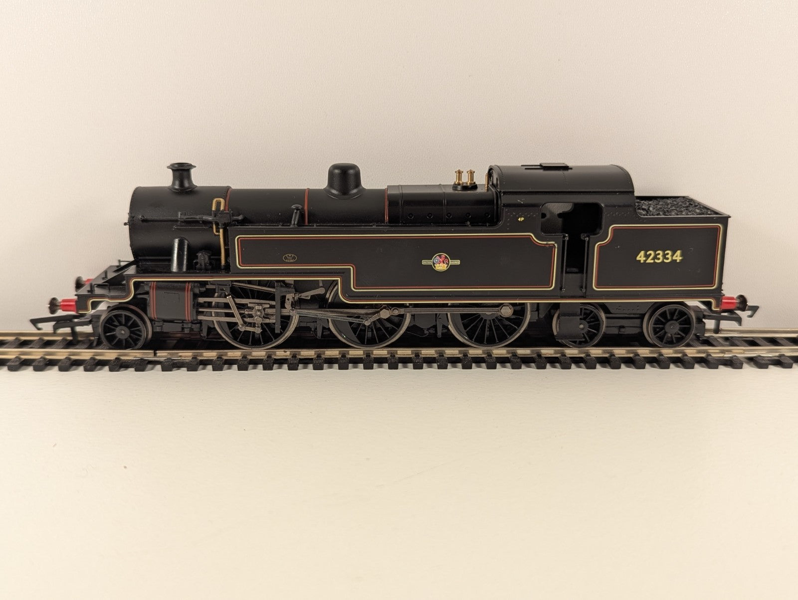 Hornby R3404 – BR Fowler Class 4P 2-6-4T No. 42334 BR Black, DCC Fitted